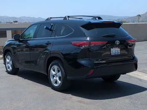 Used 2023 Toyota Highlander LE FWD image 8