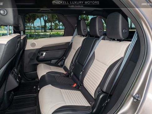 Used 2023 Land Rover Discovery S R-Dynamic image 7