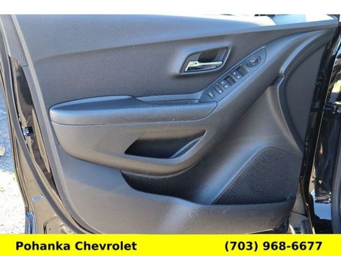 Used 2022 Chevrolet Trax LT w/ LT Convenience Package image 21