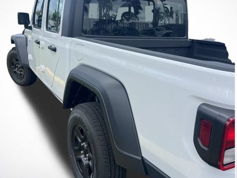 Used 2026 Jeep Gladiator Sport AWD/4WD image 8