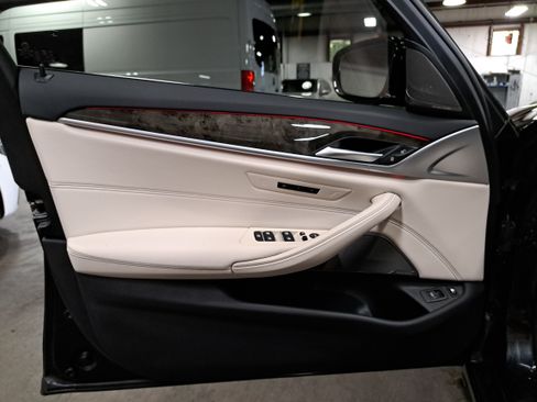 Used 2023 BMW 530e xDrive w/ Premium Package AWD/4WD image 27