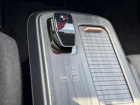 Certified 2024 Nissan Ariya FWD image 17