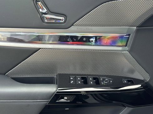 Certified 2023 BMW 760i xDrive w/ Luxury Rear Seating Package image 19