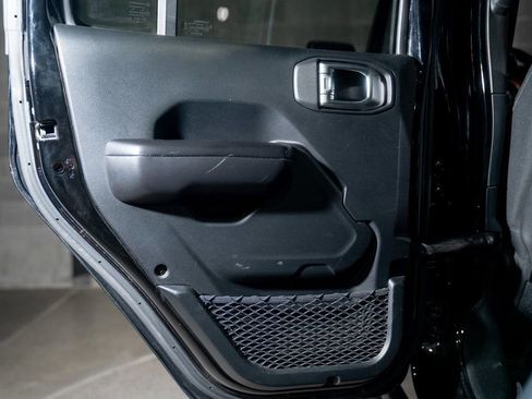 Used 2019 Jeep Wrangler Unlimited Rubicon image 39