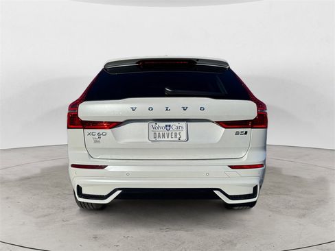Certified 2025 Volvo XC60 B5 Core image 4