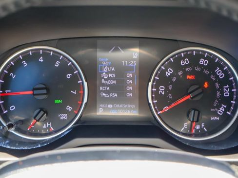 Used 2020 Toyota RAV4 XLE Premium FWD image 14