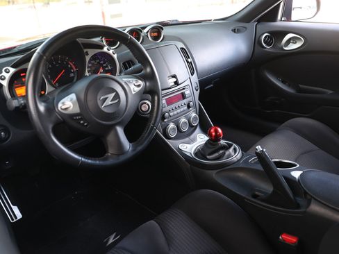 Used 2020 Nissan 370Z Coupe image 6
