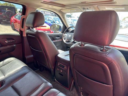 Used 2012 Cadillac Escalade Luxury AWD/4WD image 18