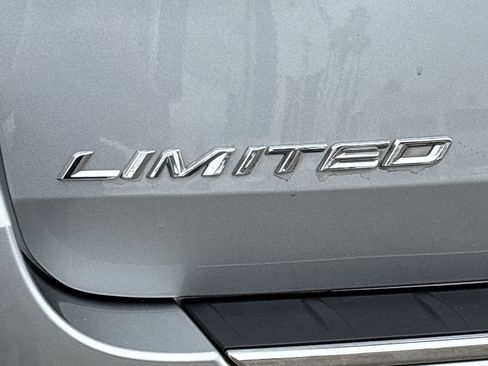 Used 2024 Ford Explorer Limited AWD/4WD image 5