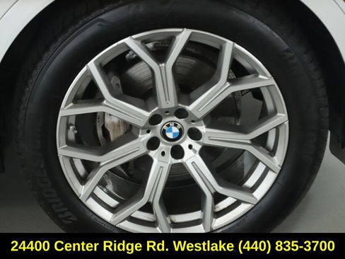 Used 2022 BMW X7 xDrive40i w/ Premium Package AWD/4WD image 10