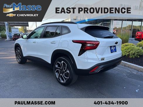 Certified 2024 Chevrolet Trax RS w/ Sunroof Package FWD image 5