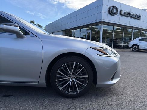 Certified 2025 Lexus ES 300h w/ Premium Package FWD image 16