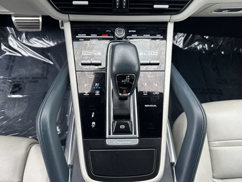 Used 2023 Porsche Cayenne Turbo S AWD/4WD image 23
