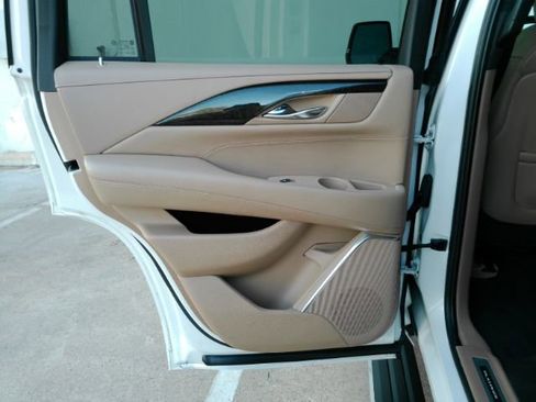 Used 2019 Cadillac Escalade Platinum image 20