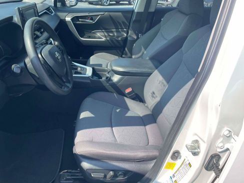 Used 2021 Toyota RAV4 XLE AWD/4WD image 12