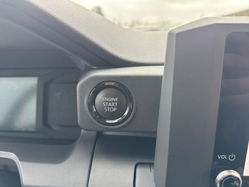 Used 2025 Toyota Tacoma SR image 21