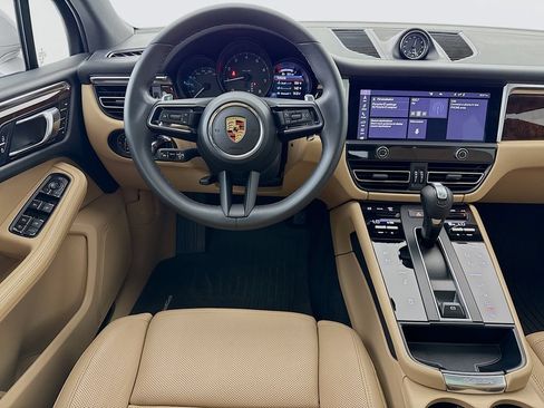 Certified 2023 Porsche Macan AWD/4WD image 24