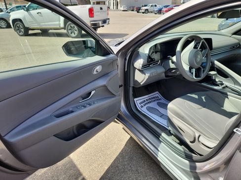 Used 2024 Hyundai Elantra SEL image 6