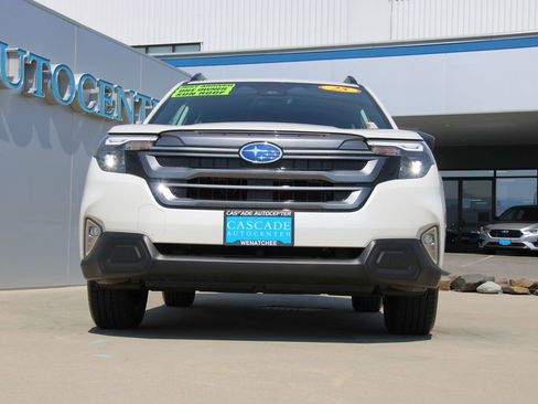 Used 2025 Subaru Forester Premium image 3