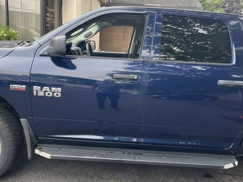 Used 2017 RAM 1500 Express AWD/4WD image 4