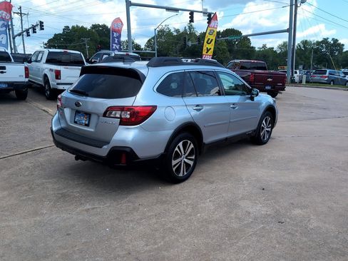 Used 2018 Subaru Outback 2.5i Limited image 5