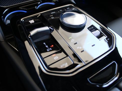 Used 2026 BMW 530i w/ Premium Package RWD image 21