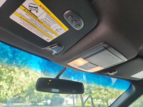 Used 2018 Ford Explorer XLT w/ Equipment Group 202A image 23