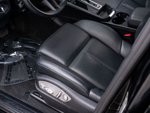 Certified 2023 Porsche Macan AWD/4WD image 15