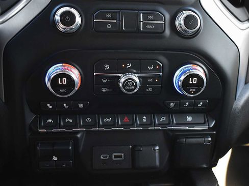 Used 2019 GMC Sierra 1500 SLT w/ SLT Premium Plus Package AWD/4WD image 19