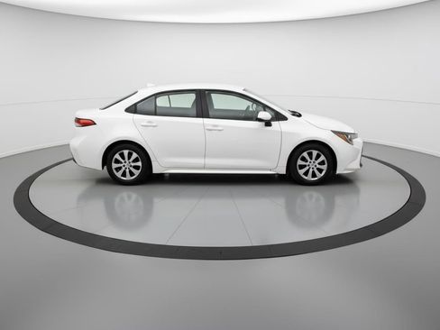 Used 2025 Toyota Corolla LE FWD image 11