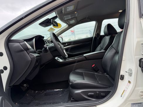Used 2023 Nissan Maxima SV w/ Floor Mat Group image 13