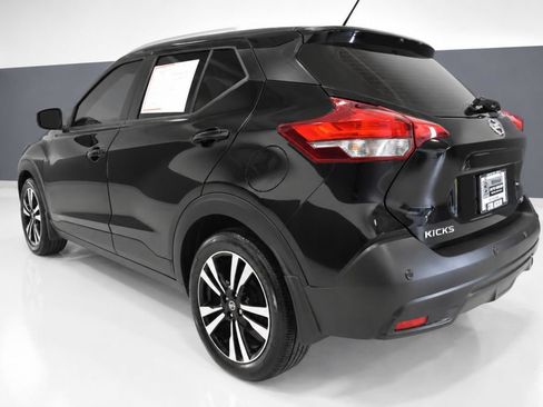 Used 2020 Nissan Kicks SV FWD image 3