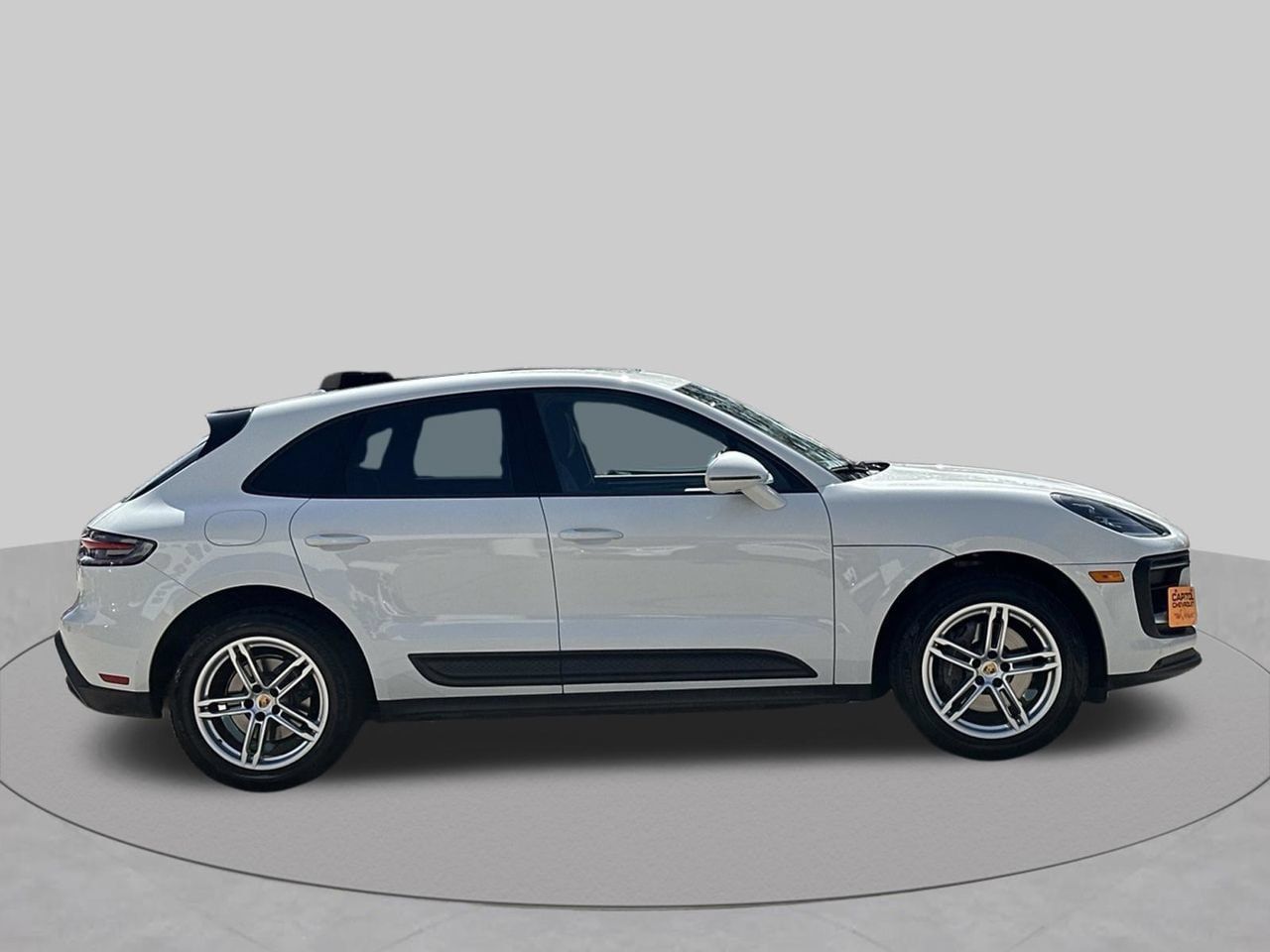Used 2022 Porsche Macan AWD/4WD image 6