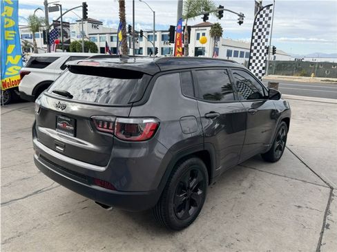 Used 2019 Jeep Compass Latitude FWD image 14