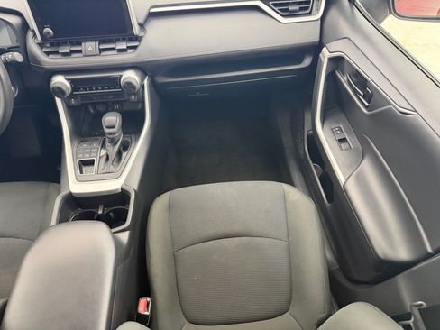 Used 2025 Toyota RAV4 LE AWD/4WD image 24