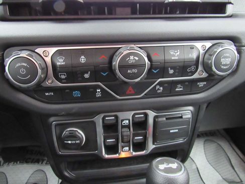 Used 2025 Jeep Wrangler Unlimited Sahara w/ Safety Group image 18