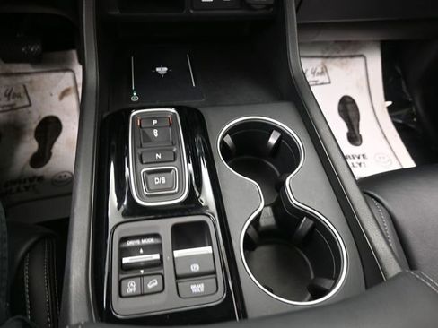 Used 2023 Honda Pilot Touring image 11