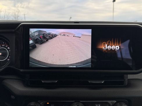 Used 2024 Jeep Wrangler Unlimited Sport AWD/4WD image 18