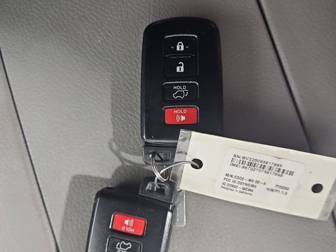 Used 2017 Toyota Highlander XLE image 28