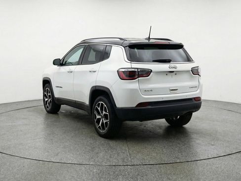 Used 2025 Jeep Compass Limited image 6