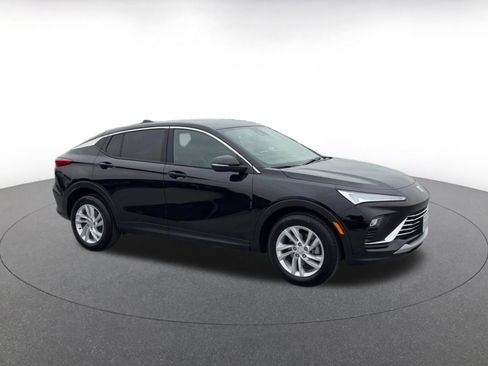 Used 2025 Buick Envista Preferred FWD image 2