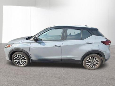 Used 2021 Nissan Kicks SV FWD image 3