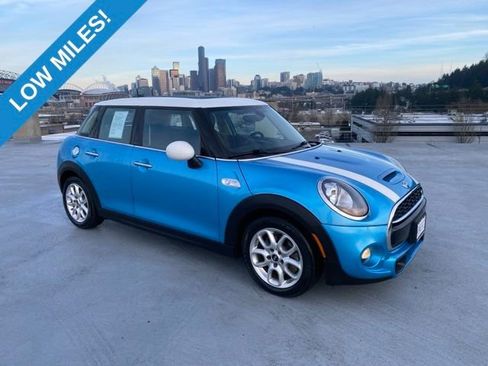 Used 2018 MINI Cooper S image 1