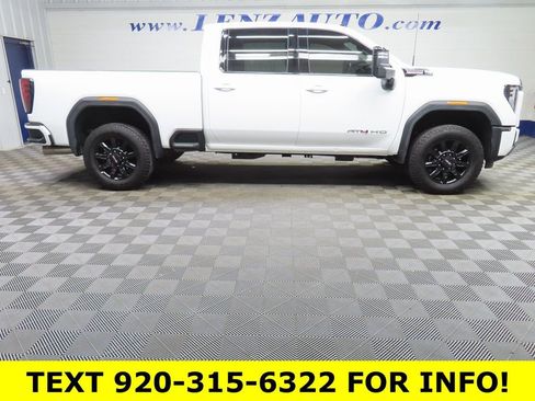 Used 2025 GMC Sierra 2500 AT4 image 2