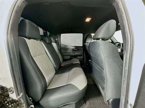 Used 2022 Toyota Tacoma TRD Off-Road image 26