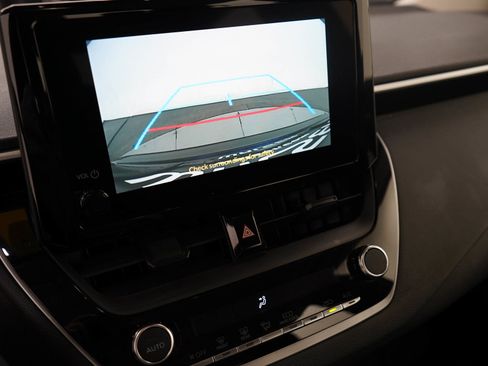 Used 2025 Toyota Corolla LE image 24