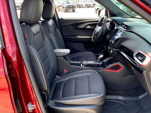 Used 2023 Chevrolet TrailBlazer RS w/ Sun and Liftgate Package image 9