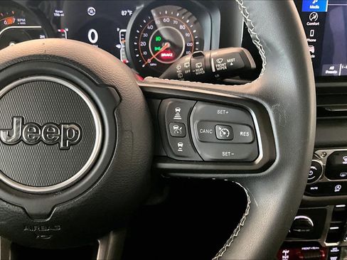 Used 2025 Jeep Wrangler Unlimited Rubicon AWD/4WD image 23