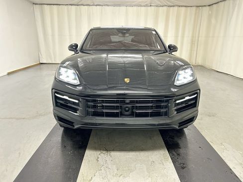 Certified 2025 Porsche Cayenne Coupe AWD/4WD image 4