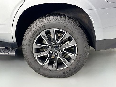 Used 2023 Chevrolet Tahoe Z71 w/ Z71 Off-Road Package AWD/4WD image 34